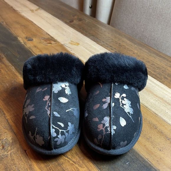 UGG SCUFFETTE II Floral Foil Slippers - Picture 2 of 10